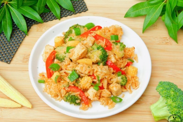 Nasi Goreng – smażony indonezyjski ryż z warzywami