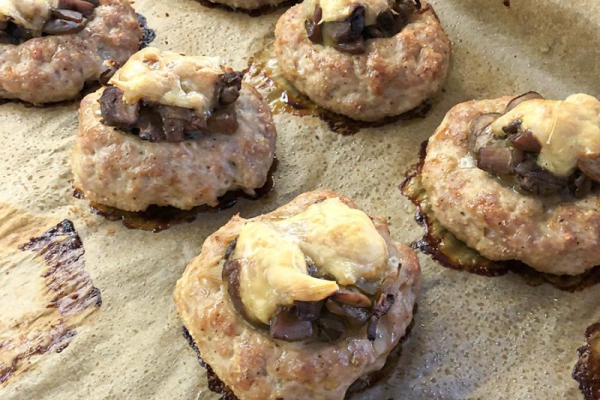 Pieczone kotleciki z pieczarkami