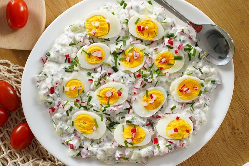 Jajka z sosem czosnkowym