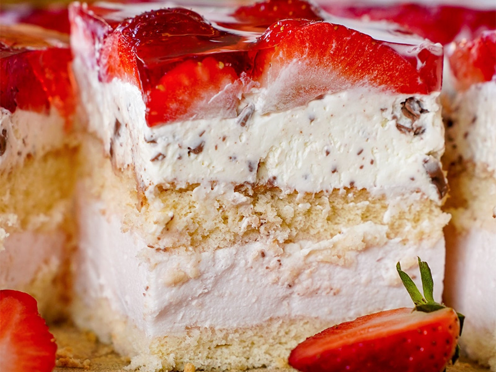 Ciasto z truskawkami i galaretką