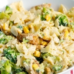 Sałatka brokułowa z...