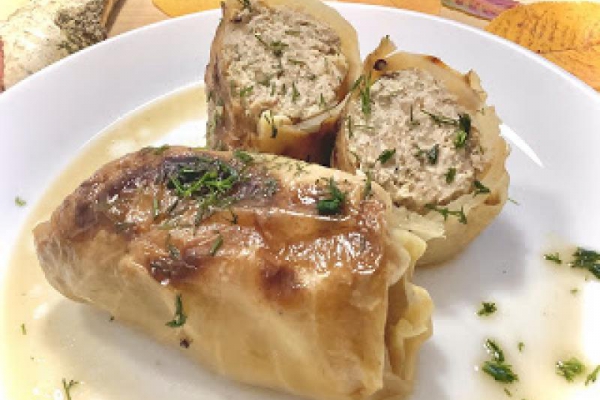 Gołąbki pieczone z kaszą gryczaną i suszonymi grzybami