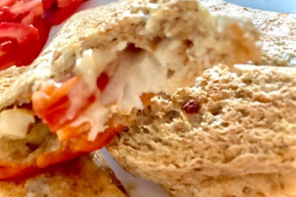 Tost z pieczonym kurczakiem