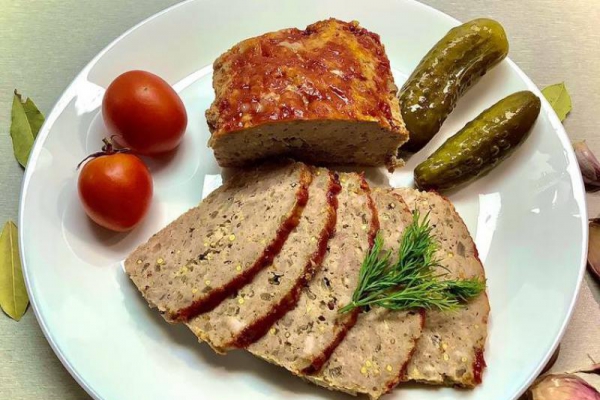 Pieczeń rzymska z dodatkiem keczupu