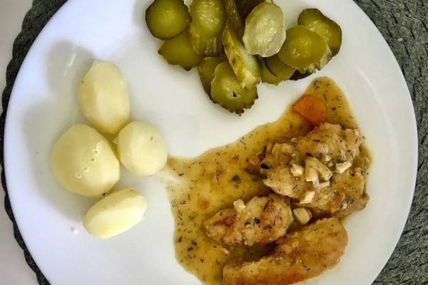 Filet z indyka w sosie ziołowym