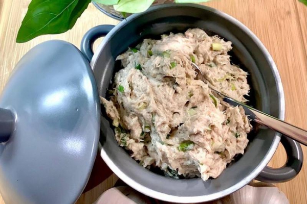 Czosnkowa pasta z makreli
