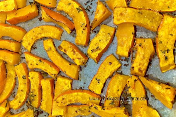Pieczona dynia z czosnkiem, chilli i tymiankiem ????