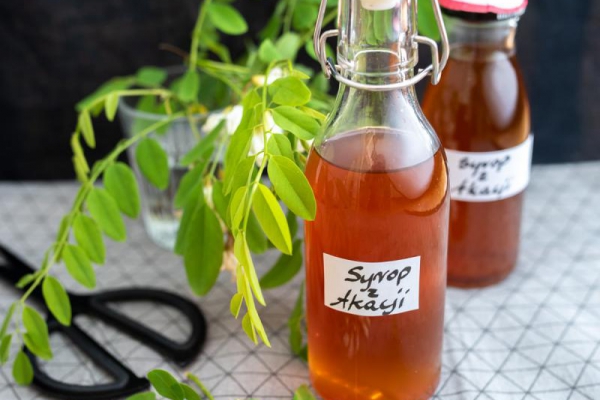 Domowy syrop z kwiatów akacji