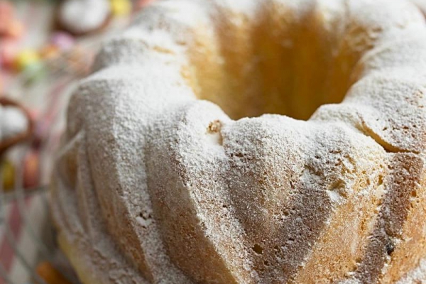 Babka drożdżowa z marcepanem i czekoladą