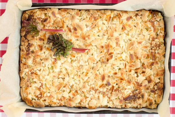 Ciasto drożdżowe z gruszką i rabarbarem