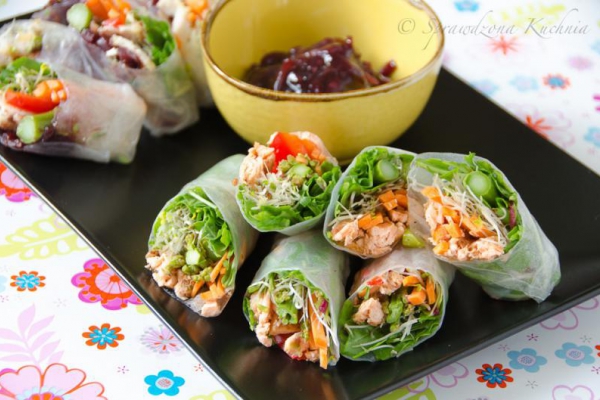Spring rolls z łososiem