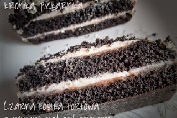 Czarna kostka tortowa z musem rabarbarowym i lekką masą jogurtową