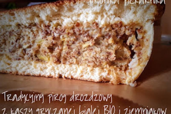 Piróg drożdżowy z farszem z kaszy gryczanej białej BIO i ziemniaków