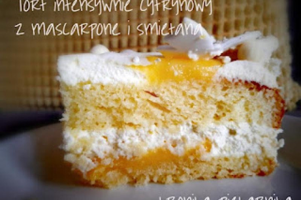 Tort intensywnie cytrynowy z mascarpone i śmietaną