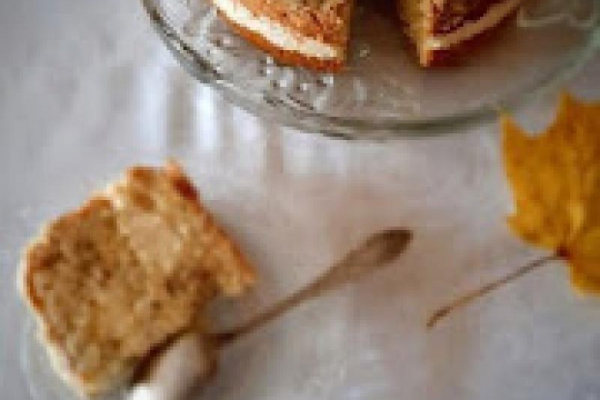 Tort pomarańczowy z makiem i kajmakiem