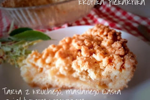 Tarta z kruchego, maślanego ciasta z jabłkowym wnętrzem