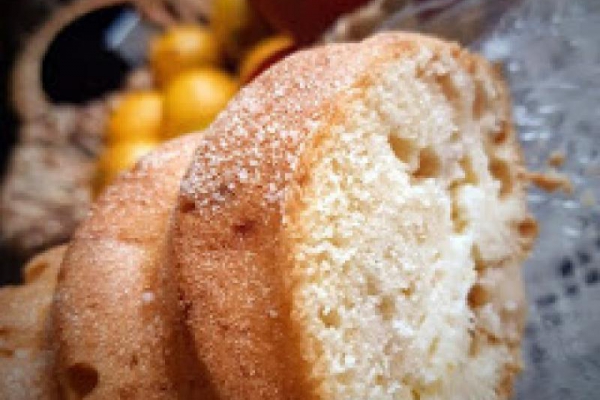 Babka piaskowa z jabłkami i wkładką serową