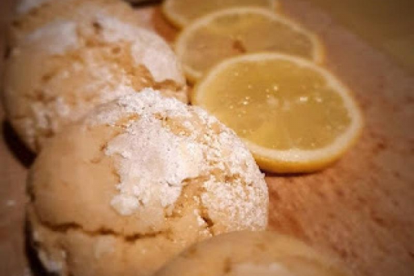 Kruche cytrynowe popękane kuleczki
