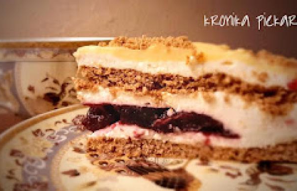 Tort serowy na miodowym cieście