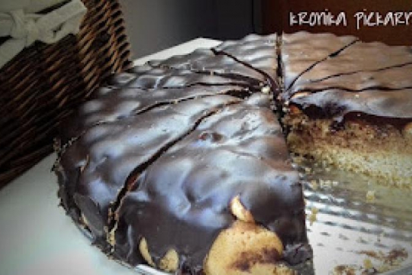 Biszkopt z polewą z batoników Daim