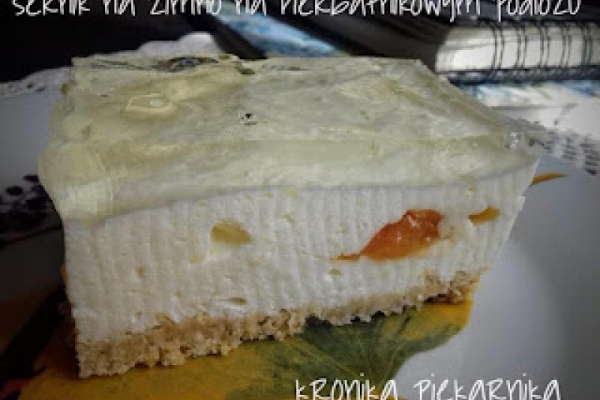 Sernik na zimno na herbatnikowym podłożu