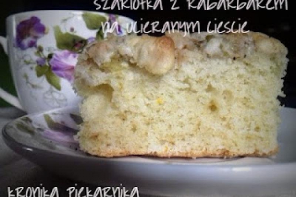 Szarlotka z rabarbarem na ucieranym ciescie