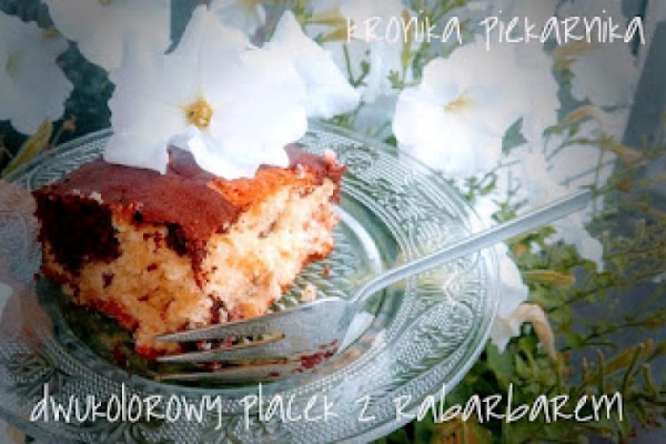 Dwukolorowy placek z rabarbarem