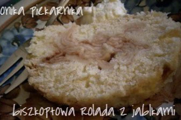 Biszkoptowa rolada z jabłkami