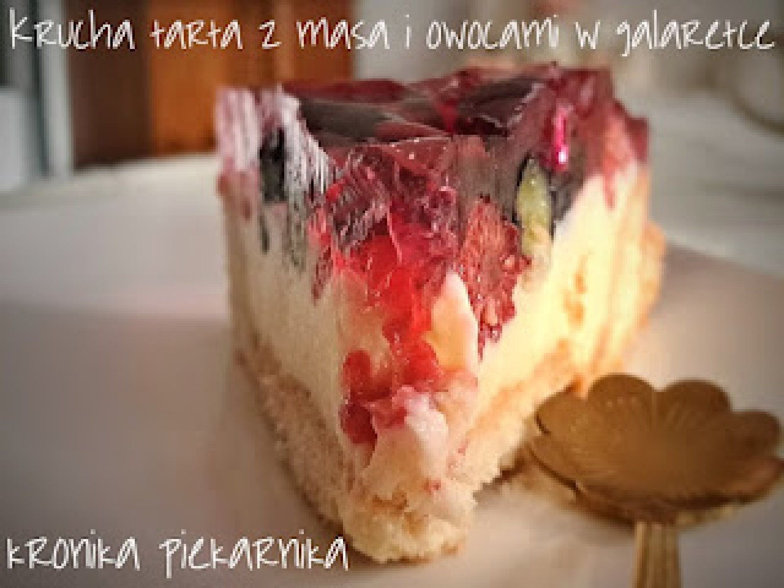 Krucha tarta z masą i owocami w galaretce
