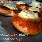 Drożdżówki z kremowym...