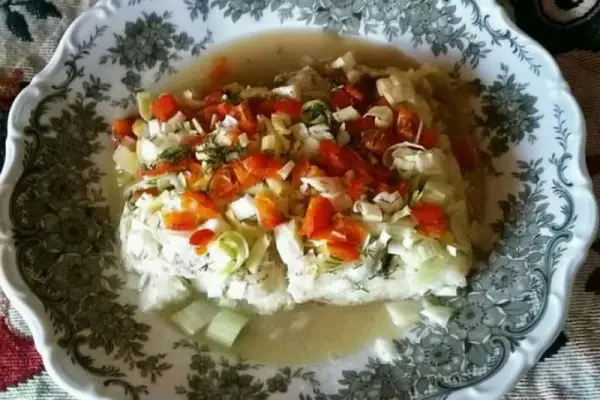 Tuńczyk pieczony z warzywami