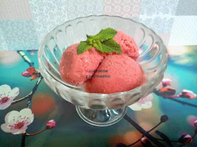 Lody truskawkowe