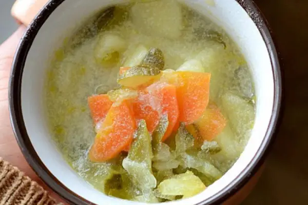 Szybka zupa z kiszonych ogórków