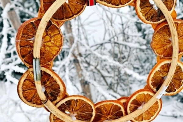 Wieniec Bożonarodzeniowy z suszonych pomarańczy