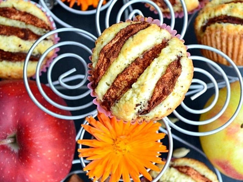 Migdałowo-kardamonowe muffiny z jabłkami w cynamonie