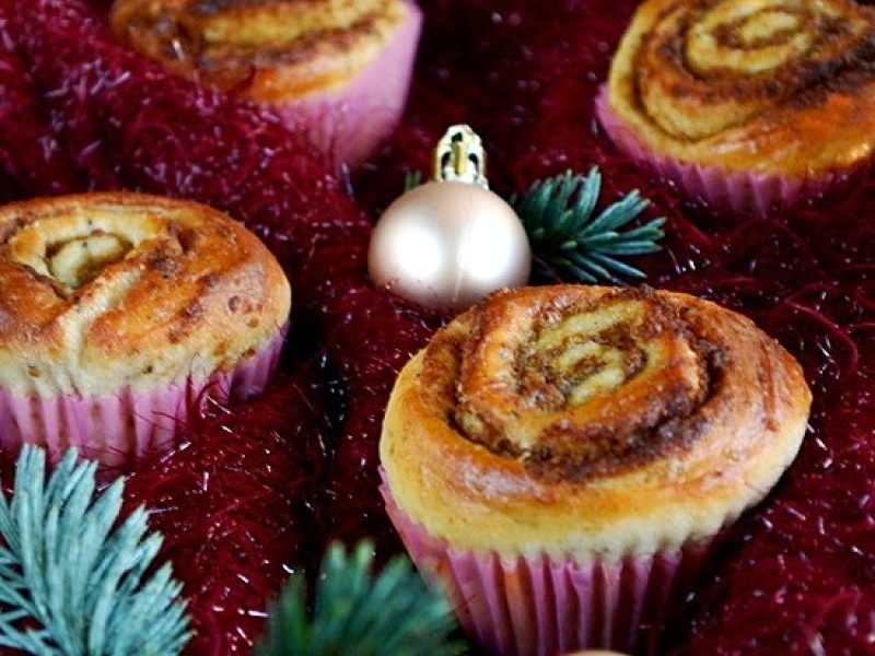 Bułeczki drożdżowe z nadzieniem z pierników