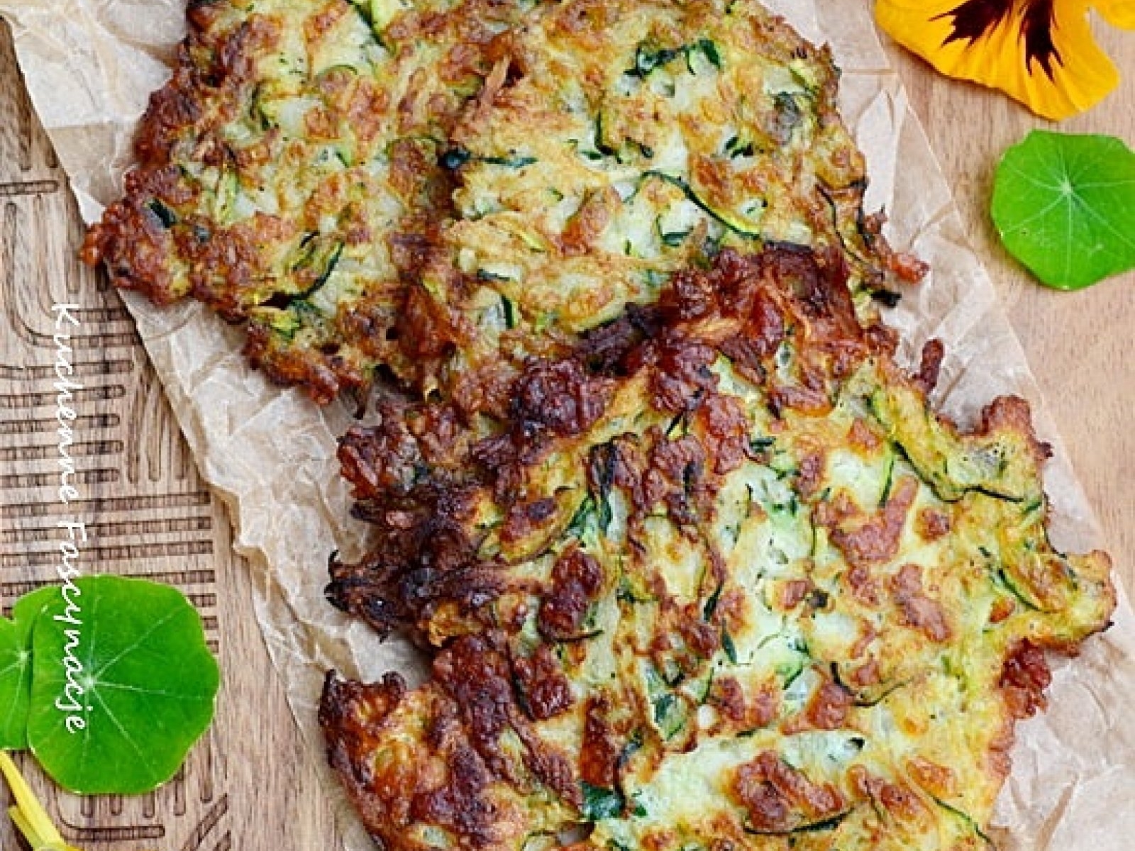 Placuszki z cukinii i halloumi