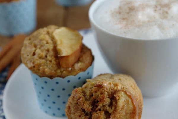 Owsiane muffiny śniadaniowe z jabłkiem i bananem
