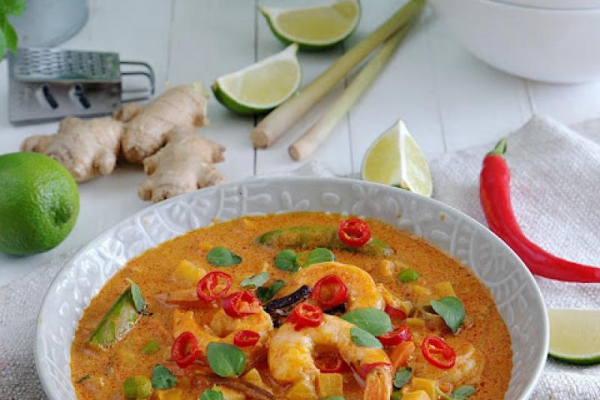 Czerwone curry po tajsku z krewetkami i dynią