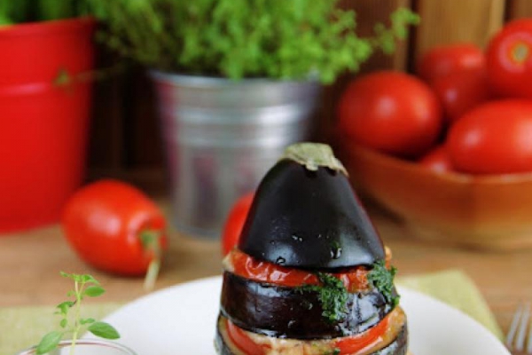 Bakłażan zapiekany z pomidorem i mozzarellą