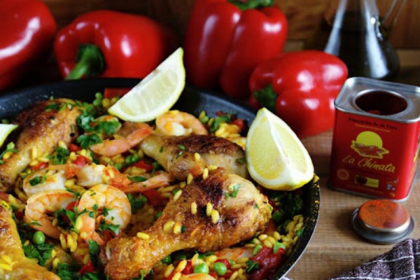 Paella z krewetkami i kurczakiem (Paella de camarones y pollo)