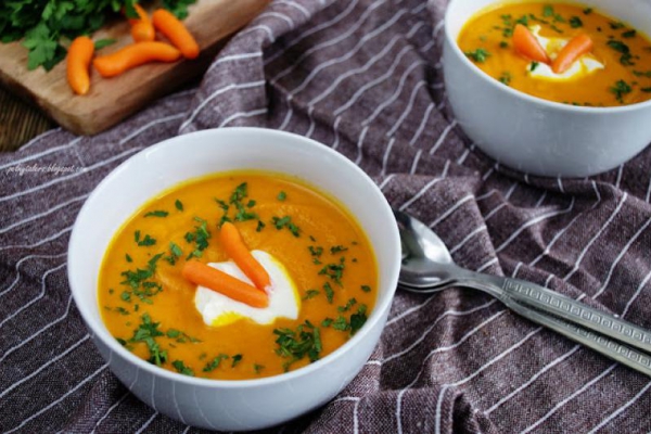 Kremowa zupa marchewkowa z egzotycznym akcentem