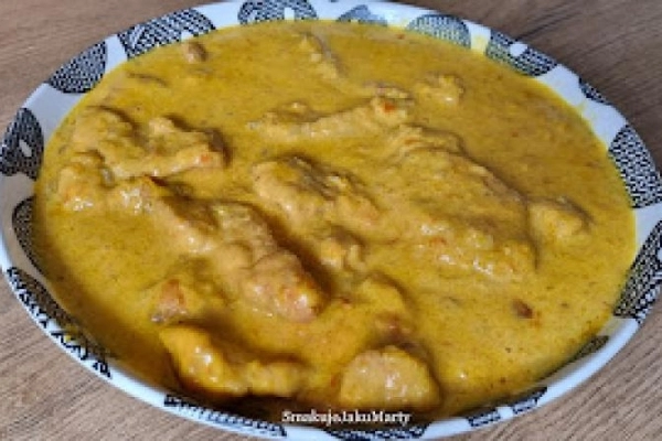 Delikatne dyniowe curry z kurczakiem