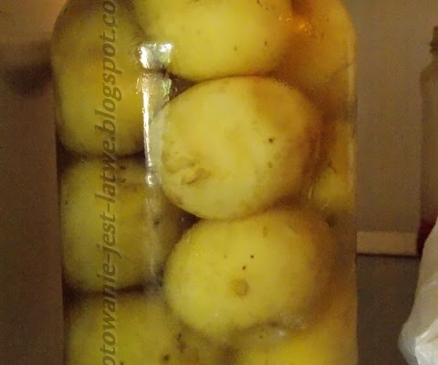 Młode ziemniaki w słoikach