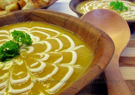 Zupa z dyni z grzaneczkami