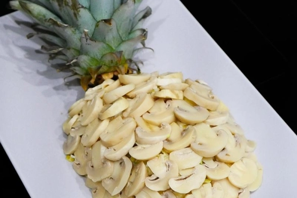 Sałatka w kształcie ananasa