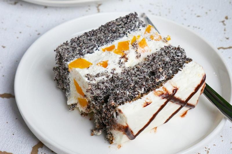 Ciasto Makowa Dama z Brzoskwiniami