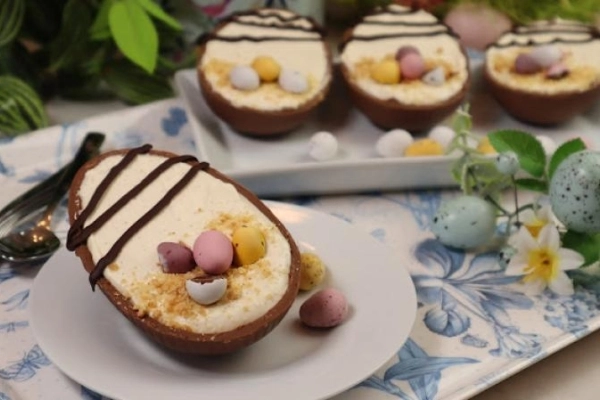 Wielkanocne serniczki w czekoladowych jajkach
