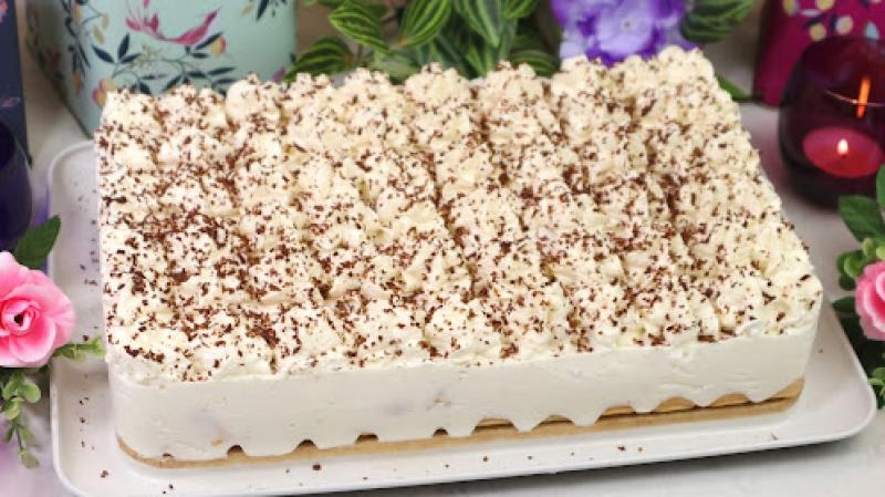 Kremowy sernik z brzoskwiniami i mascarpone