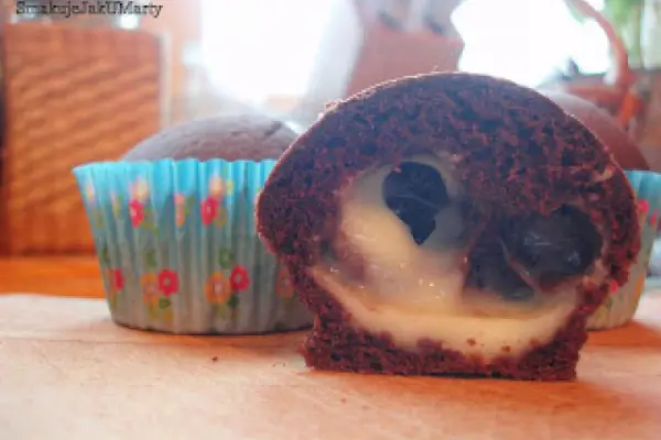 Muffiny czekoladowe z budyniowym wnętrzem